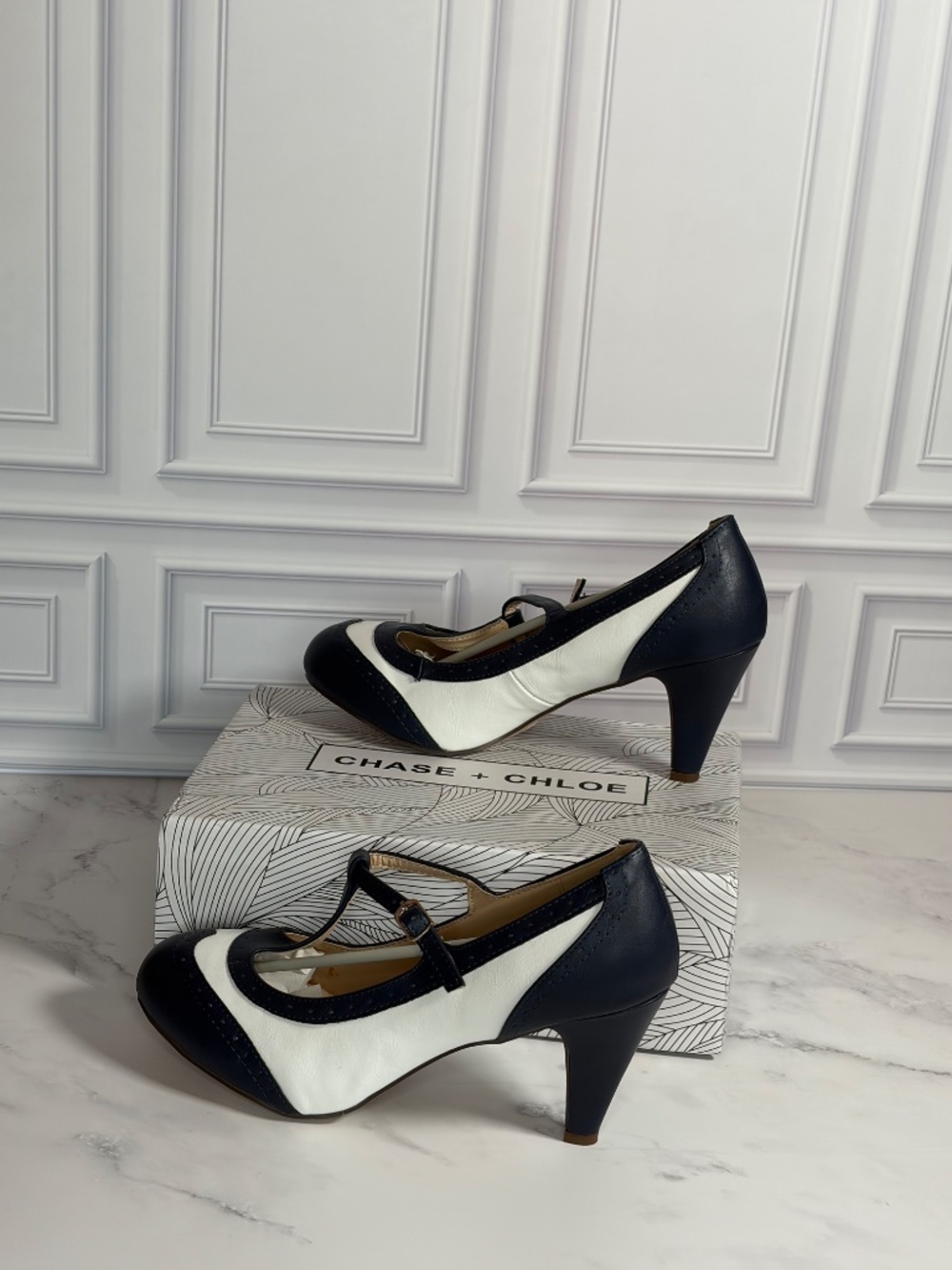 Chase + Chloe Kimmy-51 Navy White Vintage Spectator T-Strap Pumps 10 NIB - Picture 2 of 5